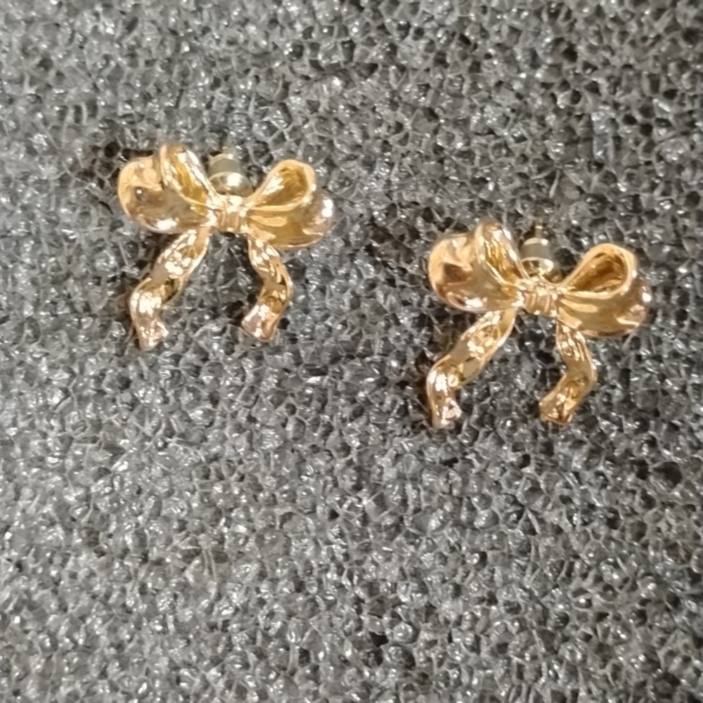Bow Earrings - Picture 2 of 4